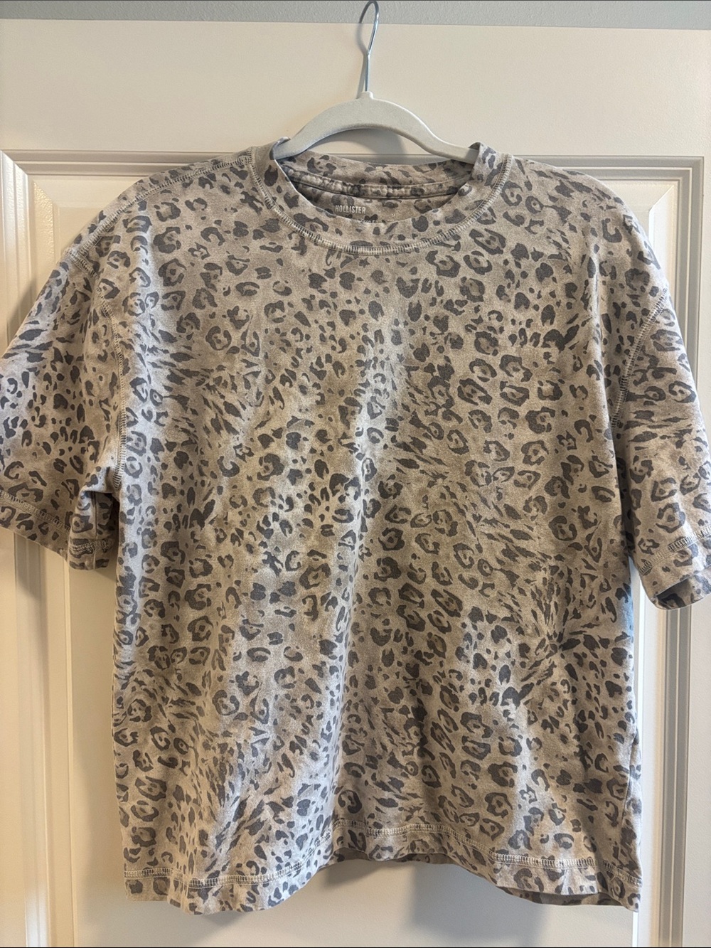 Hollister Gray Leopard-Print Short Sleeve Tee